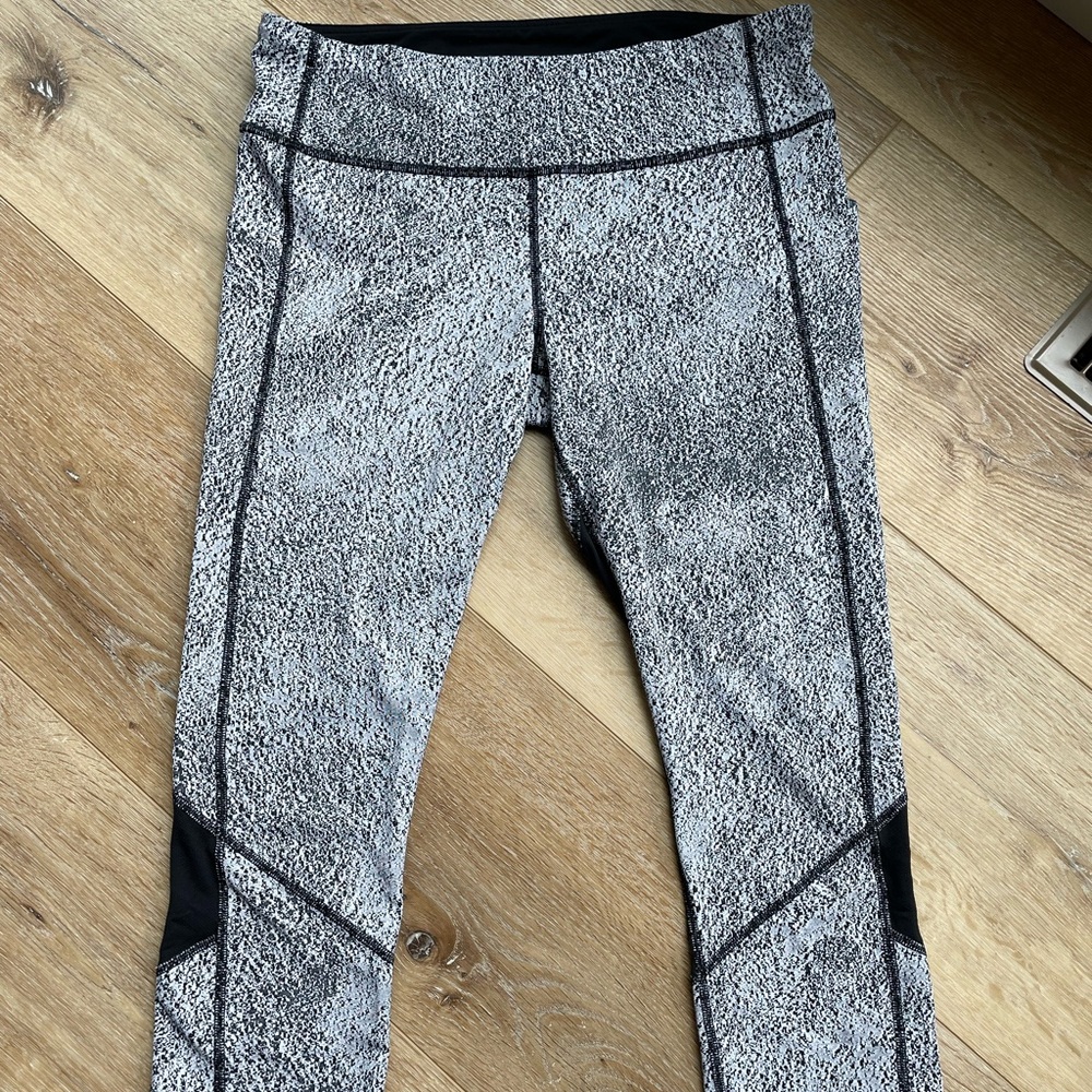 Size 10 Lululemon Wunder Under Crops